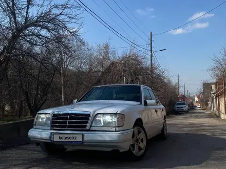 Mercedes-Benz E 220 1993 года за 1 600 000 тг. в Мерке – фото 7