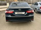 Toyota Camry 2019 года за 9 000 000 тг. в Уральск – фото 3