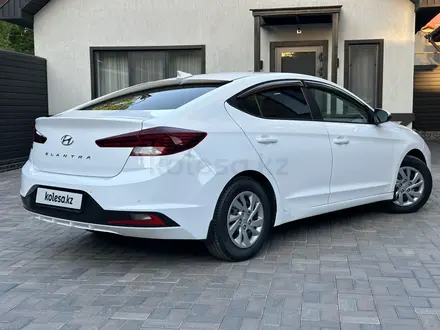 Hyundai Elantra 2019 года за 6 500 000 тг. в Караганда – фото 15