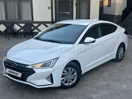 Hyundai Elantra 2019 года за 6 500 000 тг. в Караганда – фото 2