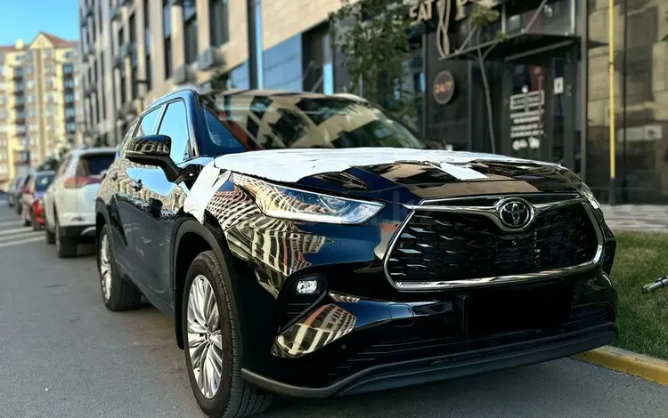 Toyota Highlander 2023 года за 35 000 000 тг. в Астана