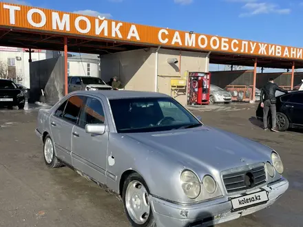 Mercedes-Benz E 280 1996 года за 1 200 000 тг. в Атырау – фото 4