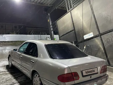 Mercedes-Benz E 280 1996 года за 1 200 000 тг. в Атырау – фото 6