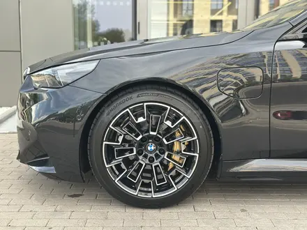 BMW M5 2025 года за 77 700 000 тг. в Алматы – фото 7