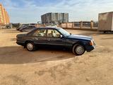 Mercedes-Benz E 260 1990 года за 2 000 000 тг. в Караганда – фото 4