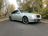 Mercedes-Benz E 55 AMG 1997 года за 5 200 000 тг. в Караганда – фото 2
