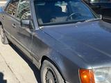 Mercedes-Benz E 260 1988 года за 580 000 тг. в Караганда – фото 2