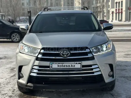 Toyota Highlander 2017 года за 16 000 000 тг. в Астана