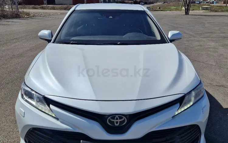 Toyota Camry 2018 года за 12 800 000 тг. в Караганда