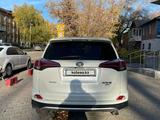 Toyota RAV4 2016 годаүшін12 700 000 тг. в Караганда – фото 5