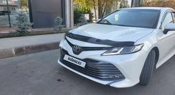 Toyota Camry 2019 года за 13 600 000 тг. в Атырау – фото 2