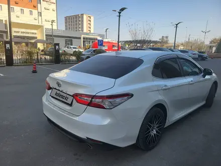 Toyota Camry 2019 года за 13 600 000 тг. в Атырау – фото 7