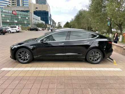 Tesla Model 3 2019 года за 22 100 000 тг. в Алматы – фото 3