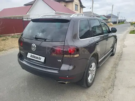 Volkswagen Touareg 2008 года за 6 500 000 тг. в Атырау – фото 5