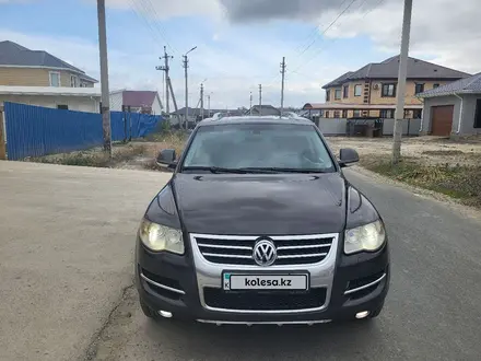 Volkswagen Touareg 2008 года за 6 500 000 тг. в Атырау – фото 8