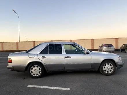 Mercedes-Benz E 220 1993 года за 2 500 000 тг. в Кызылорда – фото 4