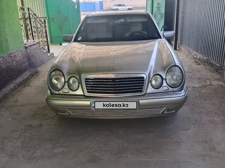 Mercedes-Benz E 230 1996 года за 2 400 000 тг. в Байконыр – фото 5