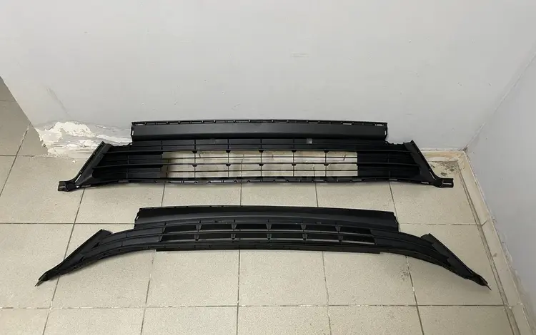 Решетка в бампер на Toyota Rav4 за 18 000 тг. в Алматы