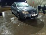 Volkswagen Jetta 2006 годаүшін2 800 000 тг. в Шу