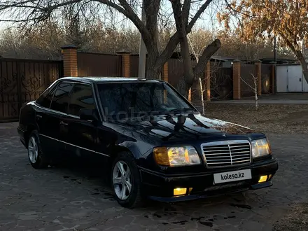 Mercedes-Benz E 280 1993 года за 1 780 000 тг. в Караганда – фото 3