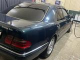 Mercedes-Benz E 320 1998 годаfor3 100 000 тг. в Жезказган – фото 3