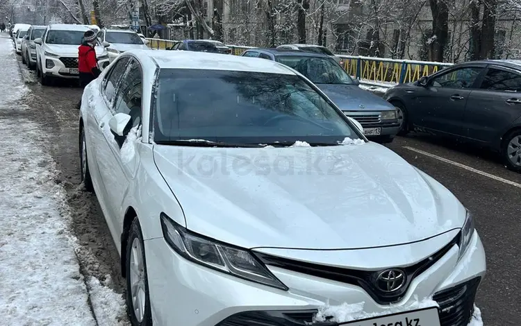 Toyota Camry 2021 года за 13 500 000 тг. в Алматы