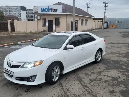 Toyota Camry 2013 года за 9 500 000 тг. в Атырау