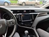 Toyota Camry 2018 года за 12 000 000 тг. в Шымкент – фото 2