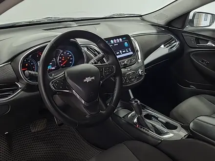 Chevrolet Malibu 2016 года за 4 960 000 тг. в Алматы – фото 12