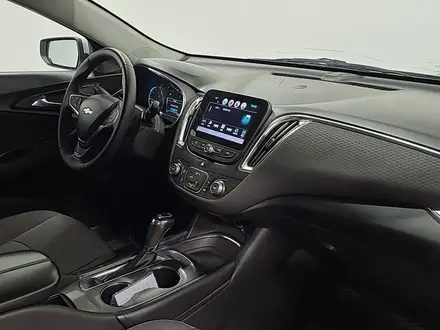Chevrolet Malibu 2016 года за 4 960 000 тг. в Алматы – фото 15