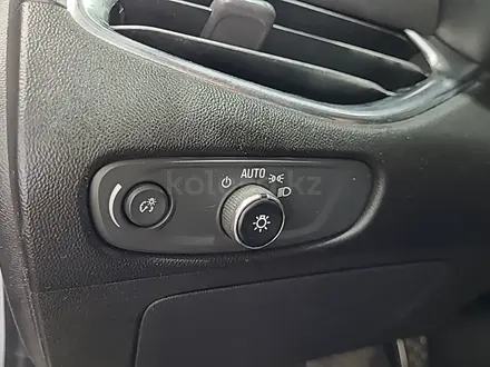 Chevrolet Malibu 2016 года за 4 960 000 тг. в Алматы – фото 25