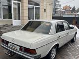 Mercedes-Benz E 230 1982 года за 2 100 000 тг. в Алматы – фото 4
