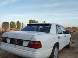 Mercedes-Benz E 200 1991 года за 500 000 тг. в Абай (Келесский р-н) – фото 3