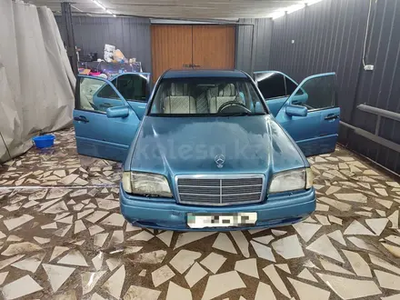 Mercedes-Benz C 200 1997 года за 1 800 000 тг. в Алматы – фото 3