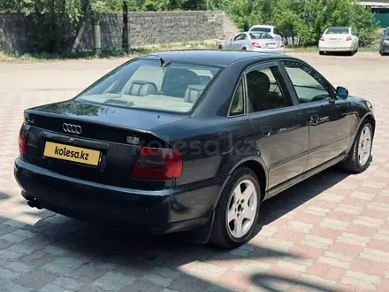 Audi A4 1998 года за 2 500 000 тг. в Алматы – фото 3