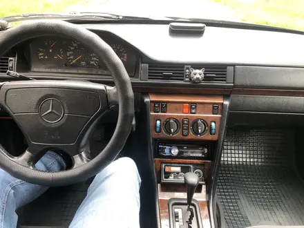 Mercedes-Benz E 320 1993 года за 2 400 000 тг. в Алматы – фото 4