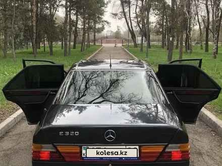 Mercedes-Benz E 320 1993 года за 2 400 000 тг. в Алматы – фото 6