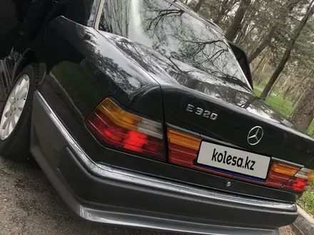 Mercedes-Benz E 320 1993 года за 2 400 000 тг. в Алматы – фото 7