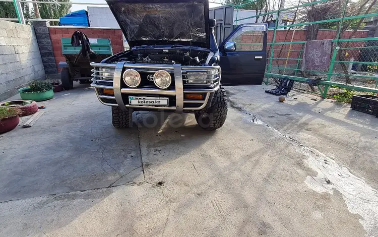 Toyota Hilux Surf 1993 годаүшін3 100 000 тг. в Жаркент