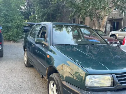 Volkswagen Vento 1996 года за 950 000 тг. в Караганда – фото 4