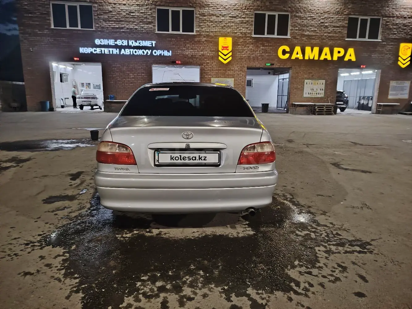 Toyota Avensis, 2001