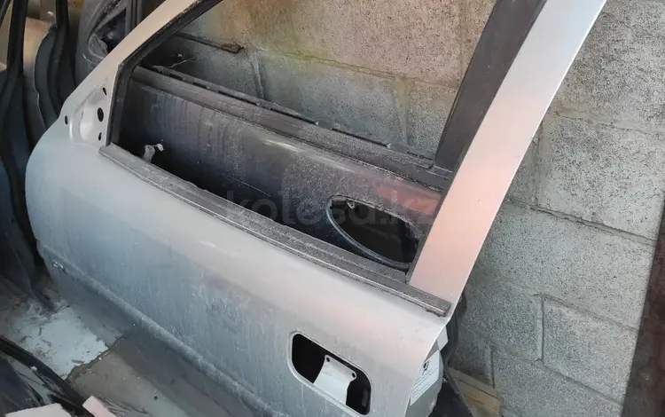 Дверь перед левая за 20 000 тг. в Алматы