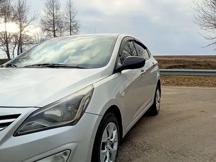 Hyundai Solaris 2015 года за 5 000 000 тг. в Петропавловск – фото 2