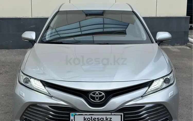 Toyota Camry 2019 года за 13 700 000 тг. в Астана
