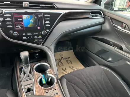 Toyota Camry 2019 года за 13 700 000 тг. в Астана – фото 12