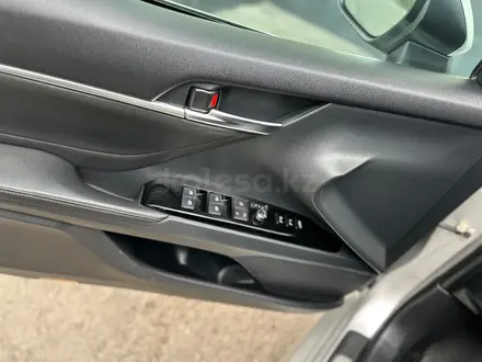 Toyota Camry 2019 года за 13 700 000 тг. в Астана – фото 14