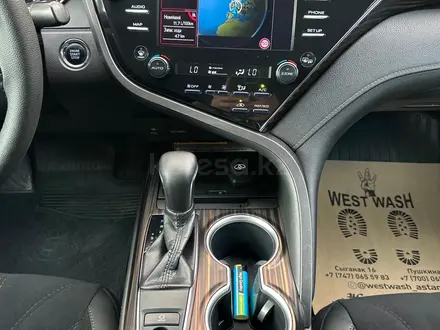 Toyota Camry 2019 года за 13 700 000 тг. в Астана – фото 11