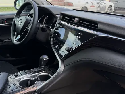 Toyota Camry 2019 года за 13 700 000 тг. в Астана – фото 16