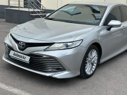 Toyota Camry 2019 года за 13 700 000 тг. в Астана – фото 4