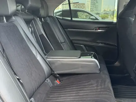 Toyota Camry 2019 года за 13 700 000 тг. в Астана – фото 21